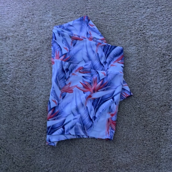 colorful leaf tight shorts - Picture 3 of 3